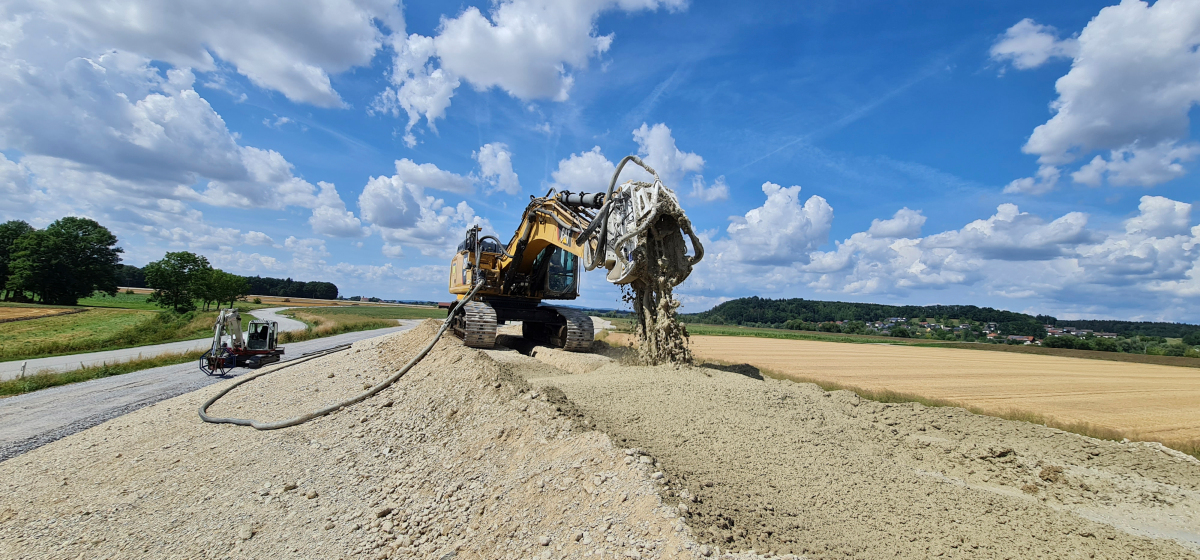 Auf Spezialtiefbau fokussiert Kemroc mit seinem neuen Geschäftszweig Kemsolid. Dessen zentrale Elemente, die KSI-Injektoren, durchmischen den Boden mit einer Zementsuspension. So entstehen genau definierte, solide und dichte Erdbetonkörper.