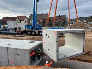 14 Rahmenelemente aus Stahlbeton bilden das 328 m³ Stauraumbecken.