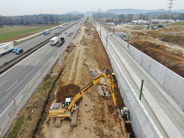 Konventionelle Arbeitsraumverf?llung im Bereich der Grundwasserwanne am Ostportal des Albvorlandtunnels.