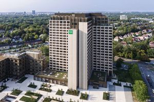  Unternehmenszentrale: das BayWa Hochhaus im Münchener Arabellapark. 