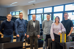  Freuen sich über den Erfolg beim Doka-Studierendenwettbewerb (v. l.): Tim Kasparek, Aaron Knippenberg, Prof. Dr. Jürgen Biernath, Tim Eickhoff, Carolin Ullrich und Julius Steinbach. 