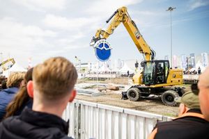  Ganz nah dran waren Besuchende bei der neu konzipierten Anbaugeräte-Arena.  