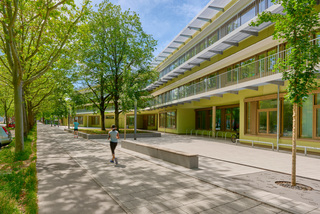 Der gesamte Komplex basiert auf Stahlbeton-Skelettbauweise mit Flachdecken, Stützen und Wänden.