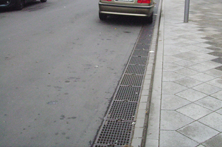 Nach 13 Jahren im Betrieb ist noch keine stoffliche Sättigung des Substrats in der Donarstraße erkennbar. Seit dem Einbau der Sickermulde sind rund 6.500 bis 7.000 m³ Regenwasserabfluss behandelt sowie 400 bis 500 kg Sedimente (AFS) und rund 1.000 g Schwe