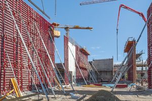  Die 144&nbsp;m² großen Maximo-Umsetzeinheiten der Regelabschnitte wurden mithilfe einer Traverse mit jeweils nur einem Kranhub platziert. 