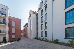 Giebelständige Dächer und scheinbar nachträglich eingerückte Gebäudeteile greifen die lange Geschichte der Brauhöfe auf. 