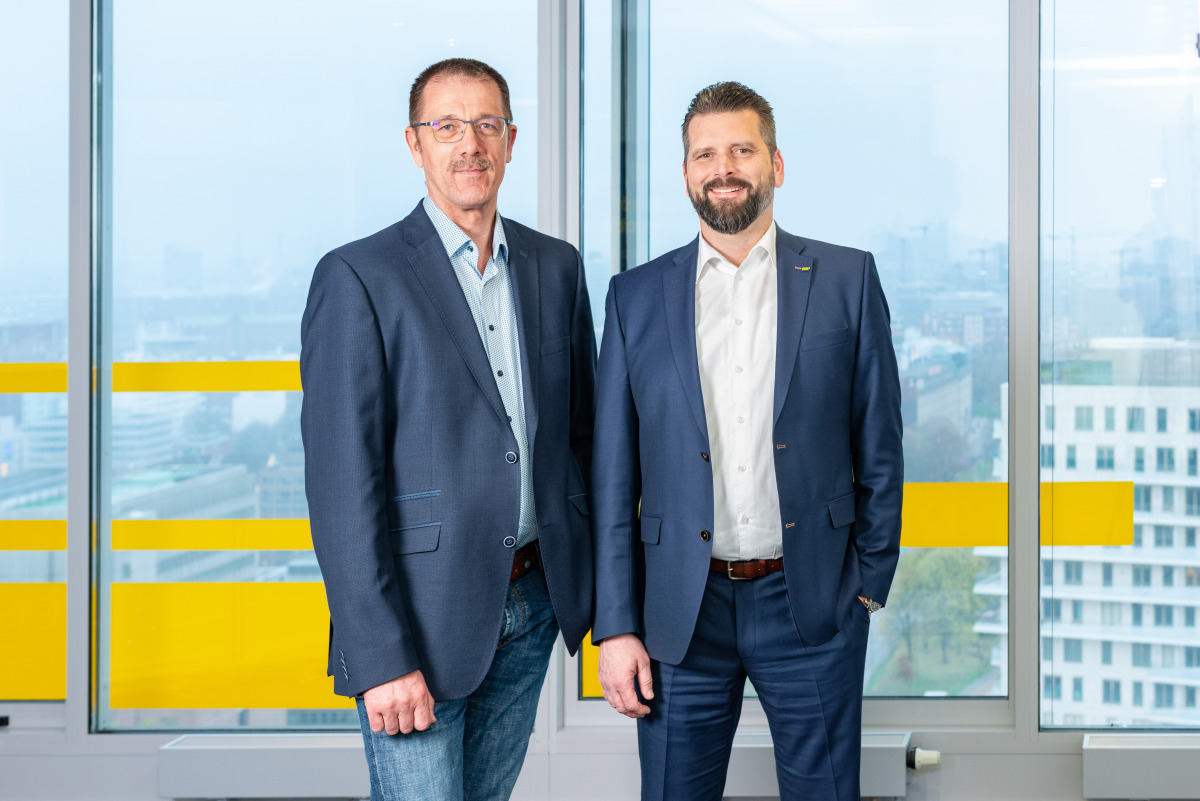 Matthias Burwinkel, Standortleiter Oldenburg, und Björn Motzkus, Regionalleiter Hochbau Nord.