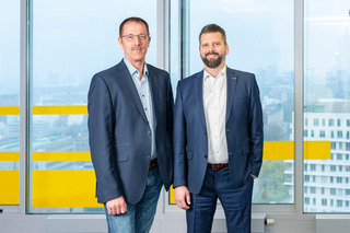 Matthias Burwinkel, Standortleiter Oldenburg, und Björn Motzkus, Regionalleiter Hochbau Nord.