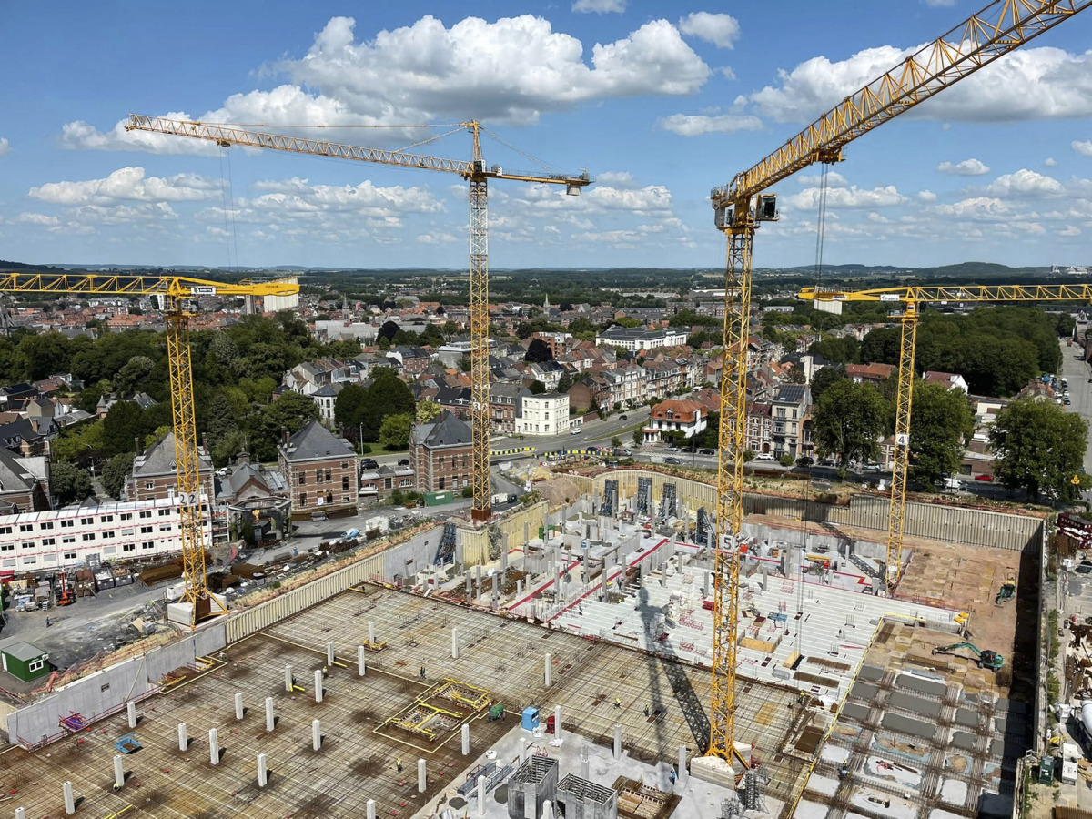 Für das Projekt wurden 13.200 m² MevaDec angemietet. Das Komplettpaket MietePlus gibt dem Kunden von Anfang an Kalkulationssicherheit.