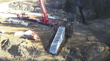 Im Fr?hjahr 2023 wurde in der Gemeinde Mietingen im Landkreis Biberach eine Hochwasserschutzanlage aus Betonfertigteilen der Firma Hans Rinninger errichtet.