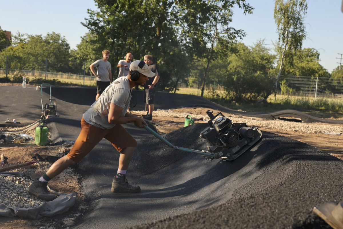 Die Steilkurven im Pumptrack werden sehr sorgfältig ausgearbeitet.