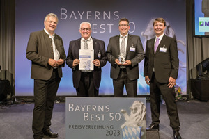  Die Munk Group ist erneut mit dem Preis Bayerns Best 50 ausgezeichnet worden. v.l.: Wirtschaftsstaatssekretär Roland Weigert, Ferdinand Munk (Inhaber und Geschäftsführer Munk Group), Alexander Werdich (ebenfalls Geschäftsführer) und Marcus von Goldacker, Partner der Wirtschaftsprüfungsgesellschaft Mazars GmbH, als Vertreter der Jury.  