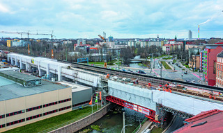 Die Sanierung des 275 m langen Eisenbahnviadukts mit 12 Brückenfeldern, davon 2 Fachwerkbögen, ist äußerst aufwendig.