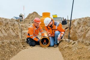  Der Prüfingenieur besucht die Baustelle: Hohe Ausführungsqualität und damit langfristig wirtschaftliche und nachhaltige Investitionen werden nur dort erreicht, wo Auftraggeber dies als klare Zielvorstellung formulieren und sich für dieses Ziel einsetzen.  