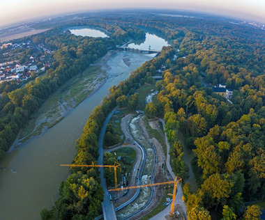 Der Augsburger Eiskanal ist die ?lteste k?nstliche Wildwasserstrecke und gilt als Baudenkmal.