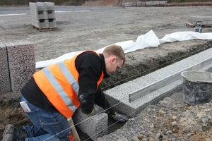  Verlegen der Drainbetonsteine 