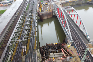  Die ?Veddeler Brücken? in Hamburg, die die Harburger Chaussee und den Zollkanal überspannen, werden seit 2020 erneuert. 