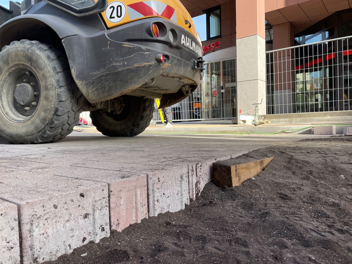 Die sanierte Fläche wurde mit einer Bettung aus dem Material Ecoprec sowie mit VS 5-Pflaster aus dem Betonwerk braun-steine befestigt