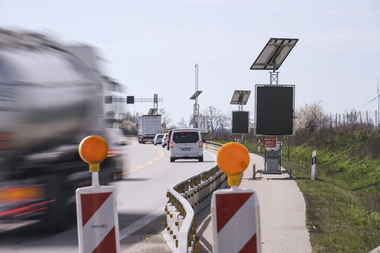 F?r die Wechselverkehrsf?hrung wurden unter anderem 20 Kilometer tempor?re Schutzeinrichtungen montiert