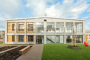  Bei der Umnutzung einer früheren Panzerhalle zum Wohngebäude setzte Krüger Architektur Kalksandstein als robustes, langlebiges Innenmauerwerk mit hoher Wärmespeicherfähigkeit ein 