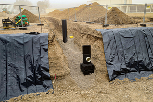 Zwei SediPipe level Sedimentationsanlagen von Fränkische schützen die Rigolen und das Grundwasser vor Sedimenten und Verunreinigungen durch die Verkehrsflächen 