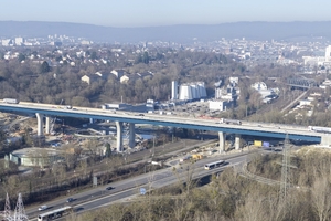  Die 302 Meter lange Salzbachtalbrücke verbindet Wiesbaden mit dem Rheingau  