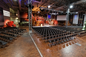  In der Stahlhalle der DASA wird es eine begleitende Fachausstellung zum Kongress geben. Außerdem werden dort die Höhenretter der Feuerwehr Dortmund, die regelmäßig in der DASA Übungen durchführen, am zweiten Kongresstag eine Rettungsübung aus der Höhe vorführen 