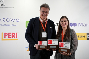 Verleihung des Deutschen Baupreises auf der Messe digitalBAU in Köln: Zeynep Kaplan, Leiterin des BIM-Teams, und Axel Schulz, Leiter der Ingenieurbau-Geschäftsstelle Köln, haben die drei Auszeichnungen für Wolff &amp; Müller entgegengenommen 