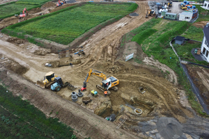  Baustelle der Karl Kohler Straßen- und Tiefbau GmbH &amp; Co. KG aus dem Jahr 2023 im Landkreis Ludwigsburg: Einbau von Schmutzwasser-/Regenwasserkanälen inkl. Der Verlegung von Kanalschächten als Trennsystem sowie den Hausanschlüssen mit den dazugehörigen Hausschächten 