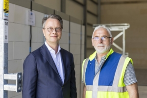  Die Geschäftsführer der Emsländer Baustoffwerke: Bernhard Göcking (l.) und Cornelius de Boer (r.) 