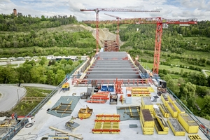  Porr und Wolffkran sind seit vielen Jahren Partner, das Bauunternehmen besitzt ein großes Wolff-Rudel. Die Vermietung von zusätzlich benötigten Komponenten, die Anfertigung von Sonderbauteilen sowie statische Sonderberechnungen gehören zu Wolffkrans Serviceportfolio 