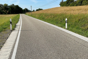  Das Wallstop Rüttel-Bankett entlang der Landstraße L101 im Saarland weist auf beiden Seiten der Fahrbahn eine Breite von 50 Zentimetern, eine Stärke von ca. 22 Zentimetern und eine Querneigung von ca. 3 Prozent auf 