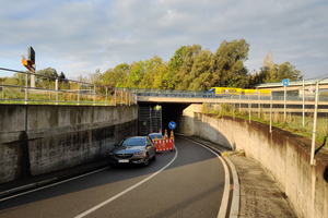  Amerikaweg A96, Lindau: Die Nachberechnung der Brücke hat eine unzureichende Tragfähigkeit ergeben, was auf mangelnde Querkraftbewehrung zurückzuführen war. Durch die nachträgliche Querkraftverstärkung mit Relast ist die Verstärkung ausschließlich von einer Seite möglich, die Oberseite kann durchgehend befahren werden und es ist keine Fahrbahnerneuerung der Oberseite nötig 