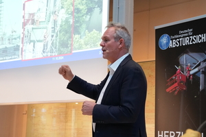  Prof. Dr.-Ing. Marco Einhaus, Leiter des Sachgebiets Hochbau in der Abteilung Prävention der BG Bau, hielt einen Key-Note-Vortrag zum Auftakt des zweiten Kongresstages 