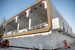  Ein SPE ist rund 39 Meter lang, 45 Meter breit, 13 Meter hoch und wiegt etwa 21.500 Tonnen 
