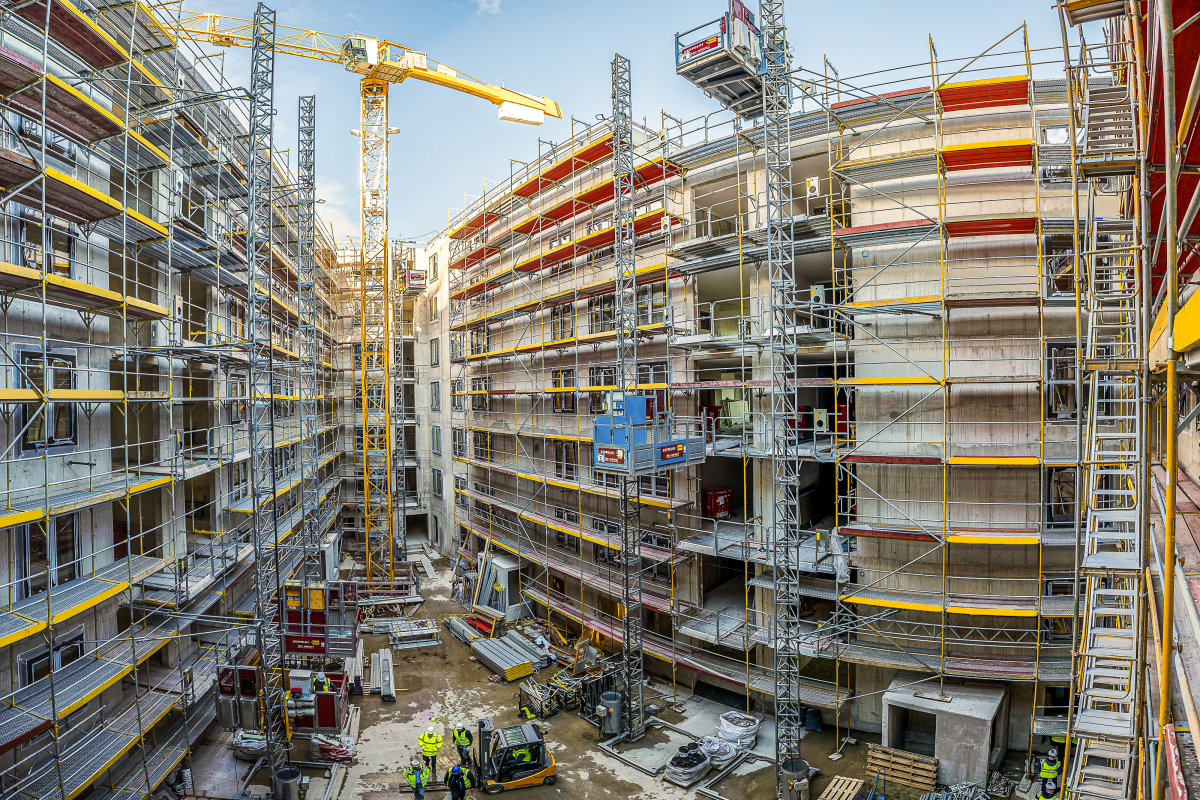 Die Einrichtung einer Baustelle ist ein essenzieller Schritt vor Beginn eines Bauprojekts und umfasst verschiedene Aspekte