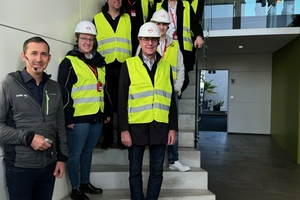  Zum Auftakt der Mitgliederversammlung führte Geschäftsführer Jörg Rinninger die Syspro-Mitglieder durch sein Betonwerk 