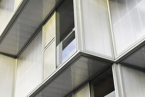  Die Fassade des Charlton WorkStack, verkleidet mit hochwertigen Polycarbonatpaneelen der Rodeca GmbH, vereint elegantes Design mit hoher Wärmedämmung 