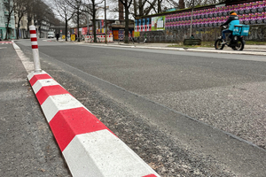  Um die Nachtsichtbarkeit der Anlage zu verbessern, wurden in regelmäßigen Abständen 360 Grad Glasmarker mittels Kernbohrung in den Bordstein eingebracht 