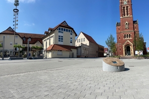  Das oberflächenbehandelte Betonpflaster wirkt wirklich deutlich schöner als die ehemals asphaltierte Fläche 