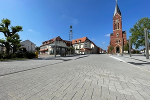  Es muss nicht immer Sand oder Splitt sein: Beim Pflastersystem CombiConnect aus dem Hause Beton Pfenning wird die Fuge aus EPDM gebildet 