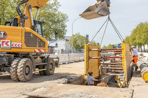  Im Zuge des Projektes „Dampfnetzumstellung Heilbronn“ wird das bisherige Dampfnetz auf ein Heißwassernetz umgestellt. Hierbei werden die alten Dampf- und Kondensatleitungen entfernt und neue Heißwasserleitungen direkt ins Erdreich verlegt 