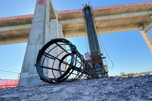  Ein Bewehrungskorb für die rund 15 Meter langen Pfähle 