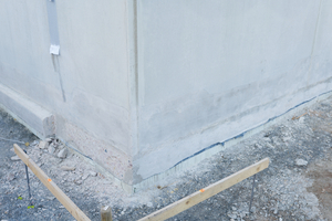  Die Spachtelmasse Frankosil Speedfix von Franken Systems schließt Fugen zwischen WU-Betonfertigteilen – einfach in der Anwendung und schnell aushärtend 