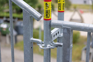  Der Peri Up Gerüstknoten dient sowohl als Anschlusspunkt für die Treppen- und Podestgeländer als auch für die Horizontalriegel der Gerüstkonstruktion. Die nahezu kupplungsfreie Montage spart Zeit und Geld und erlaubt schnelle Konstruktionsänderungen 