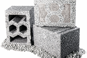  Mit seiner bionischen Kammerstruktur (l.) und integrierten Dämmstoff-Füllung aus rein mineralischem Schaum (r.) vereint der neue KLB-Wabenstein gute statische Werte mit hohem Schall- und Wärmeschutz 