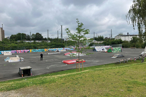  Damit Skateboarder, BMX-Fahrer und Inline-Skater wieder ihre Tricks und Stunts üben können, mussten einige Asphaltstellen auf einem Skatepark in Krefeld saniert werden. Hierfür kam das Triflex-System Asphalt Repro 3K zum Einsatz 