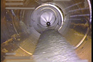  Deutliche Muffenversätze führten zu hydraulischen Engstellen und statischen Schwachstellen. Die Sanierungstechnik Dommel beseitigte diese gezielt im Rahmen der grabenlosen Sanierung 