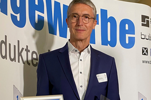   Bei der offiziellen Preisverleihung nahm Konrad Böhnke – Vertriebsleiter BAU bei Layher – die Auszeichnung für SIM2Field als „Produkt des Jahres 2025“ entgegen  