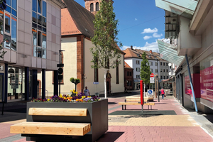  Das CombiConnect-Pflaster wurde im Format 18/24/10 Zentimeter in den Farben rot, gelb und anthrazit von der Firma Wolff Tief- und Straßenbau aus Saarbrücken eingebaut 